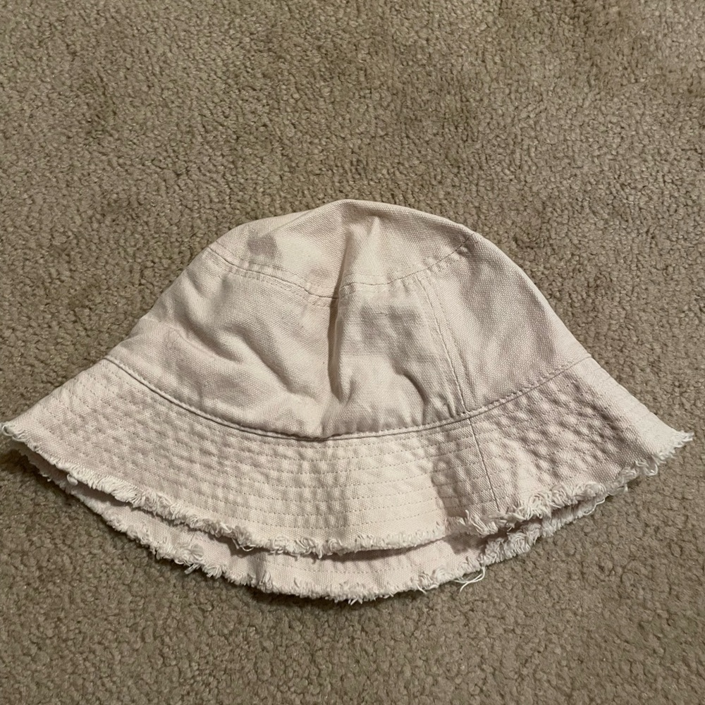 H&M - BEIGE DISTRESSED BUCKET HAT